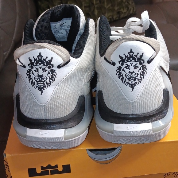 White and Black Athletic Shoes with Classic Design - Picture 2 of 9